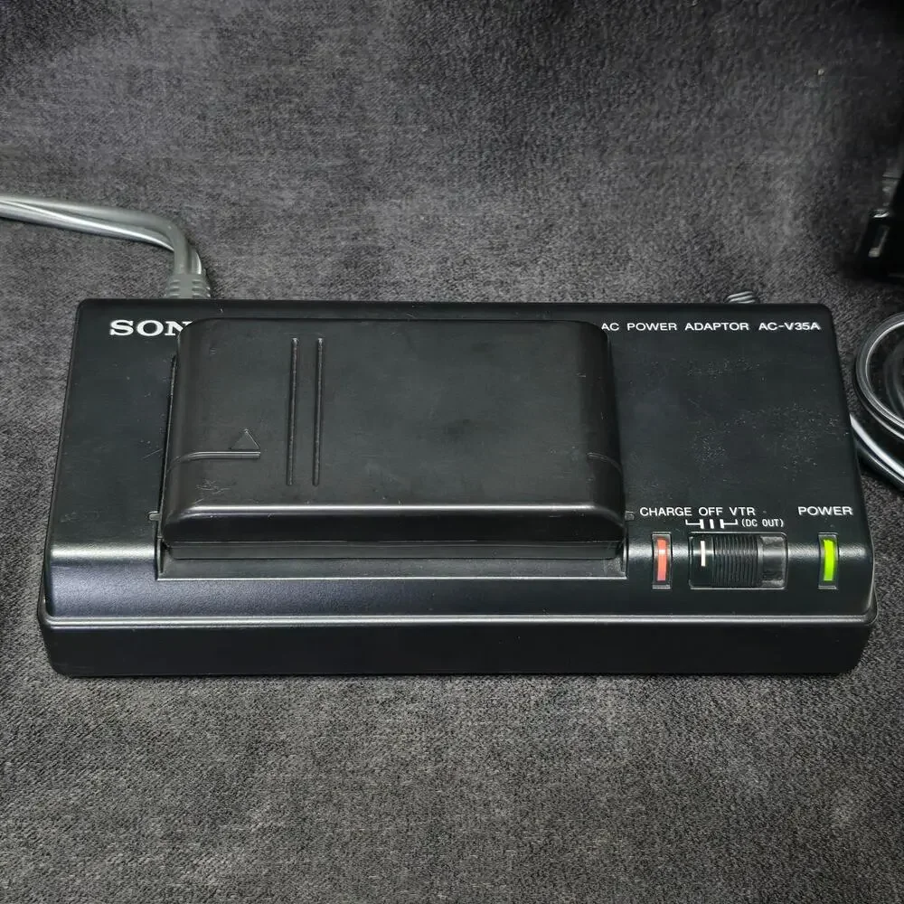 SONY Video Camera Recorder CCD-TRV91 Camcorder Charger Batteries & Videotape